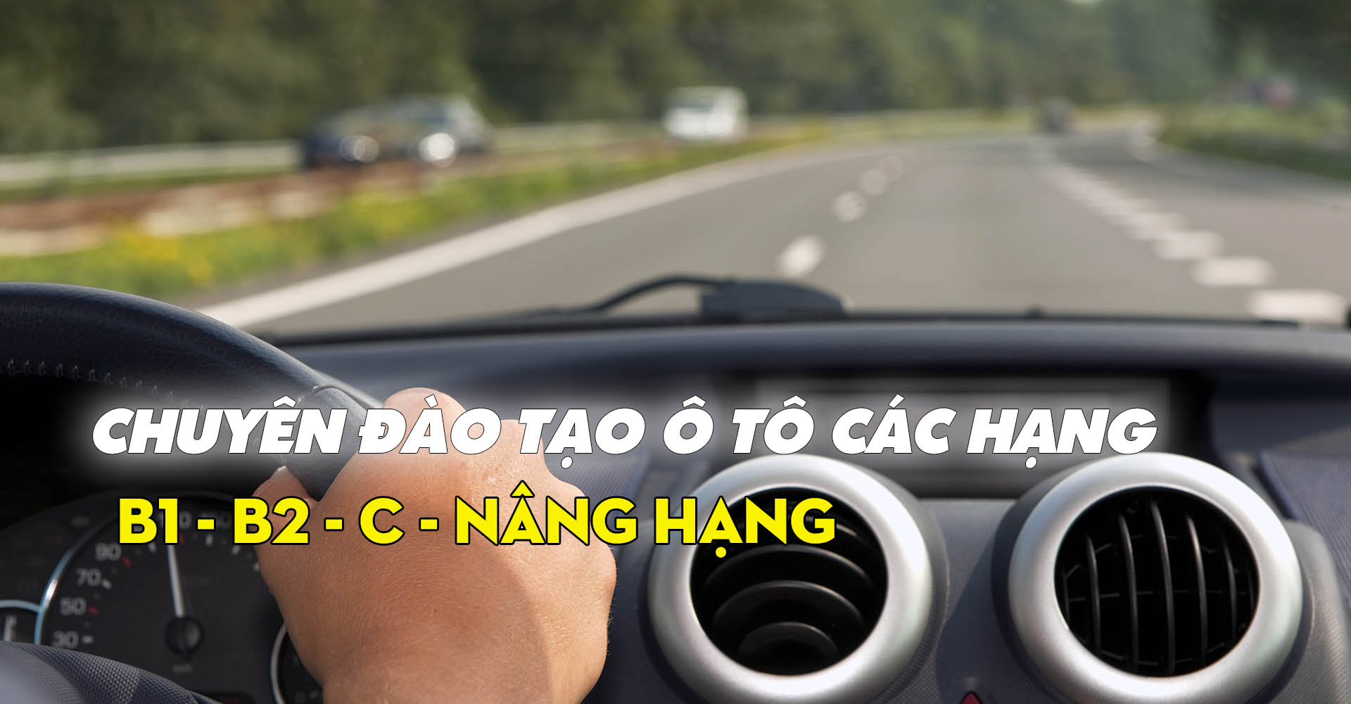 Các xe tập thực hành cho học viên tại trung tâm Lạc Hồng