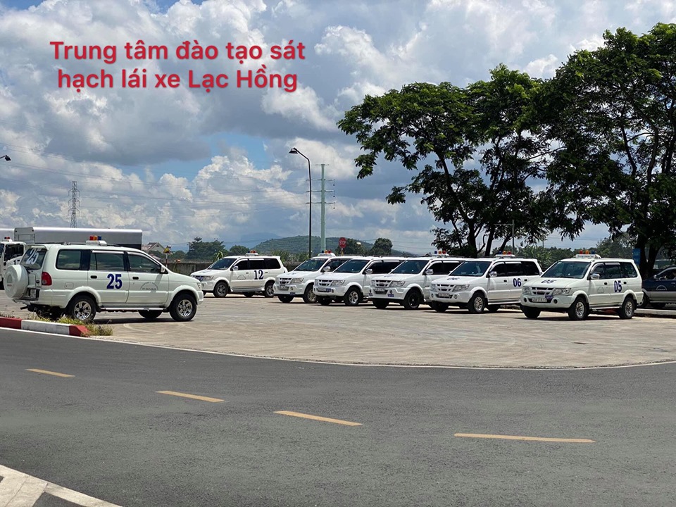 Trở thành học viên của trung tâm Lạc Hồng bạn sẽ nhanh chóng vững tay lái, sở hữu bằng sớm mà học phí lại rẻ